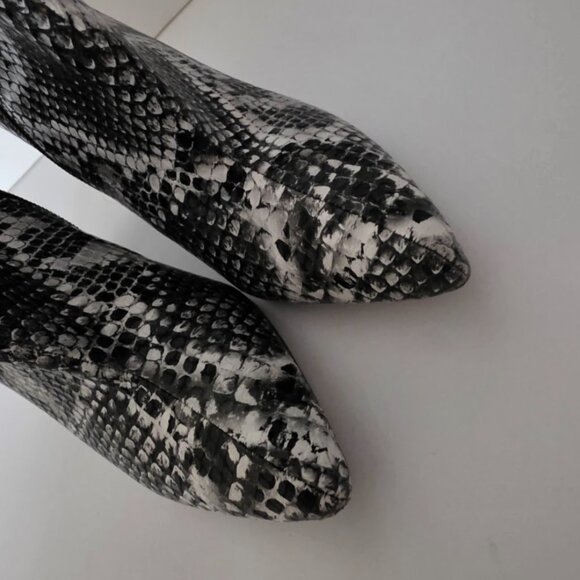 Pretty Little Thing Black Snake High Point Ankle Boots Women's Size 5 - Picture 4 of 5